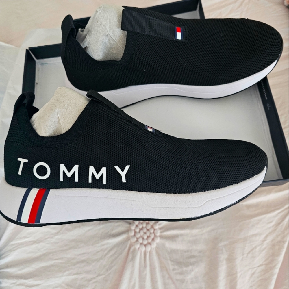 *NEW* TOMMY HILFIGER Women's Aliah Sporty Slip-On Sneakers Size 7.5